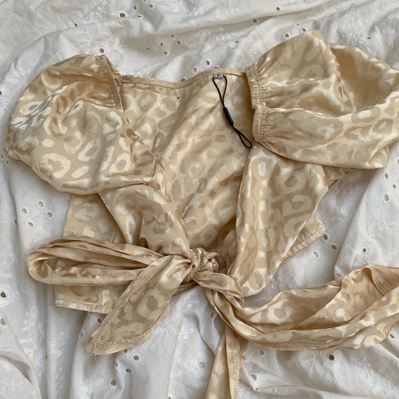 gold pattern tie top - Picture 3 of 3